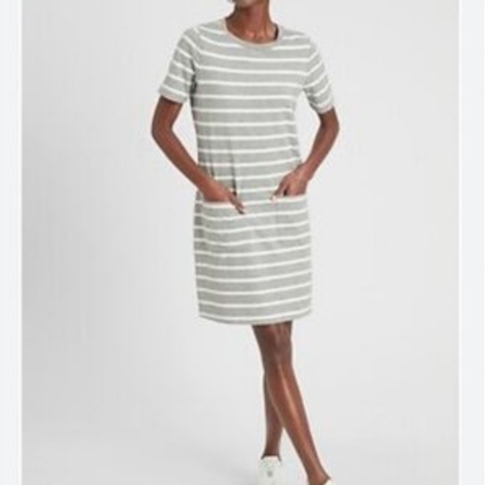 GAP T-shirt Womens Gray White Striped Dress Short Sleeve Round Neck Sz S